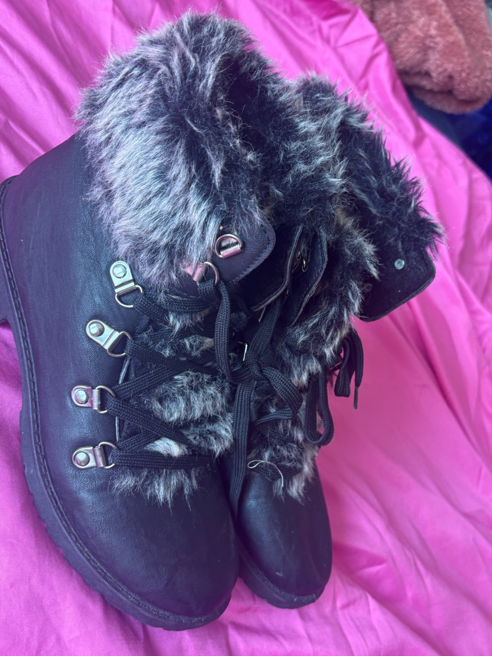 Wanted Women's Black Faux Fur Lace-Up Winter Boots